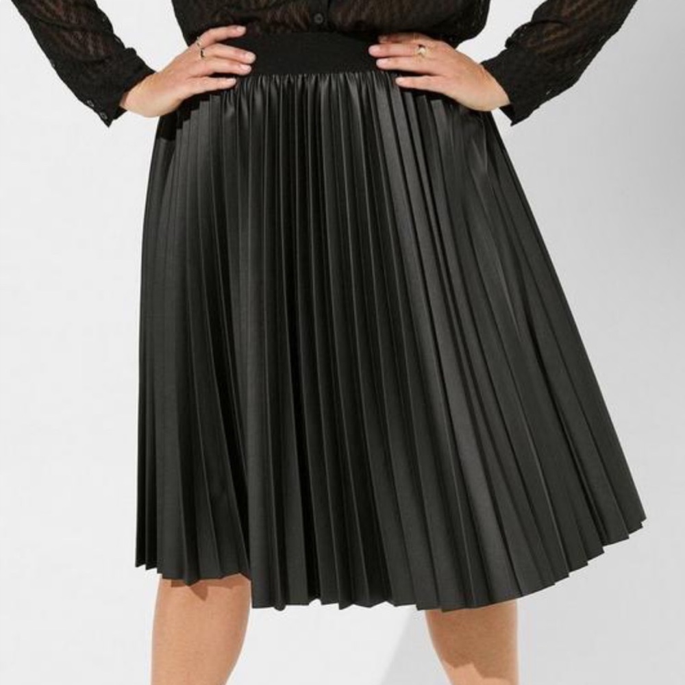 Torrid Vegan Leather Midi Pleated Skirt | Black | Size 2